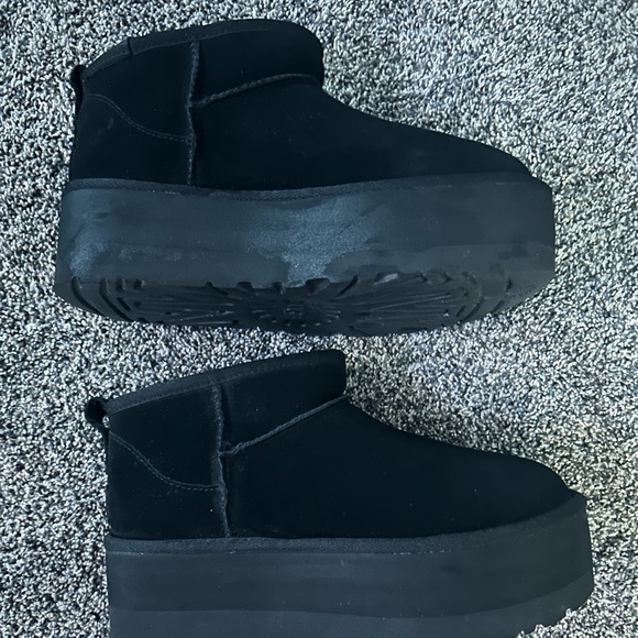 UGG Women's Classic Mini Black Platform Boots - Picture 16 of 16